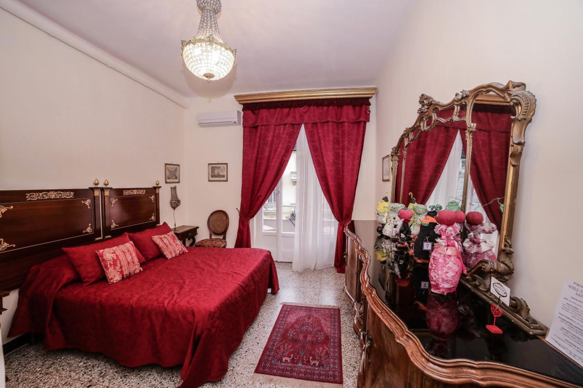 Well - Lungomare Santa Lucia Napels